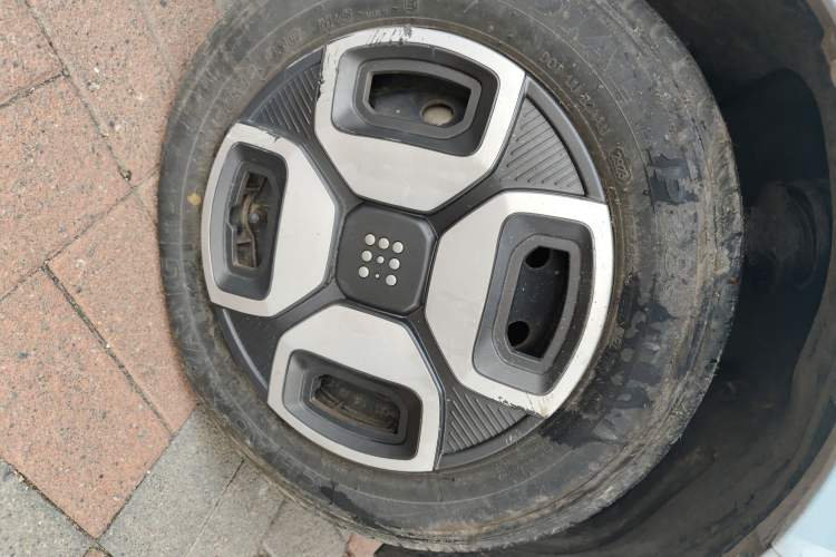 Used Dongfeng Fengon MINIEV 2022 Simple Style Comfort Version Right Front Wheel Hub