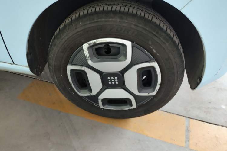 Used Dongfeng Fengon MINIEV 2022 Simple Style Comfort Version Right Front Wheel Hub