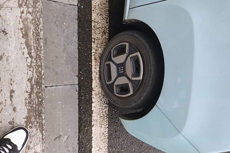 Used Dongfeng Fengon MINIEV 2022 Simple Style Comfort Version Right Front Wheel Hub