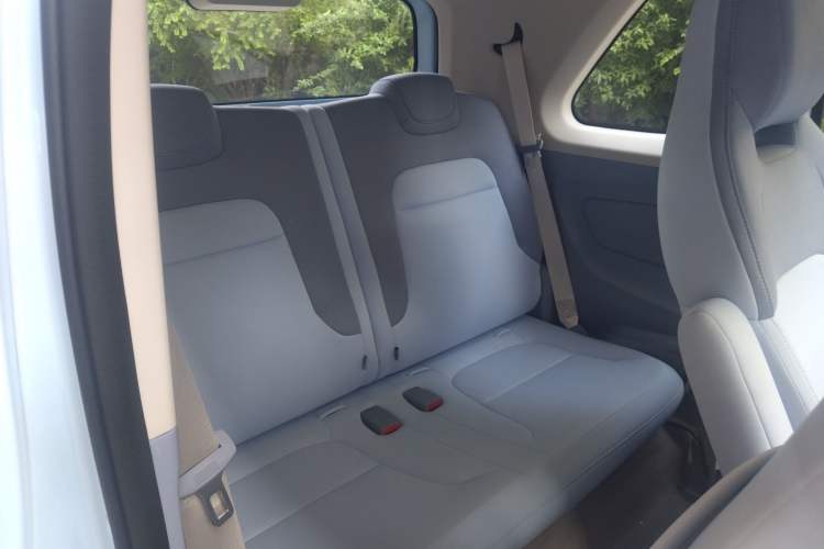 Used Dongfeng Fengon MINIEV 2022 Candy Edition Full Sugar Right Rear Seat