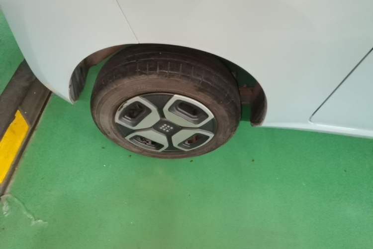 Used Dongfeng Fengon MINIEV 2022 Shishi Style Practical Version Right Rear Wheel Hub