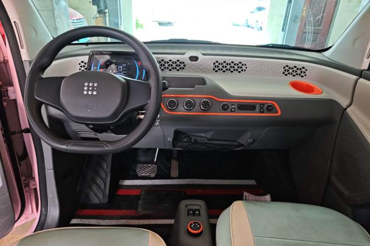 Used Dongfeng Fengon MINIEV 2022 Candy-Style Bubble Gum Center Console