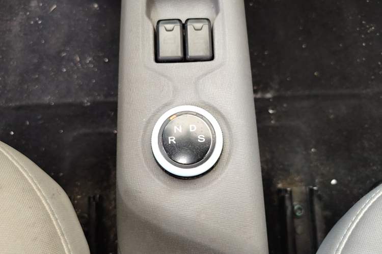 Used Dongfeng Fengon MINIEV 2022 Simple Style Comfort Version Gear Lever