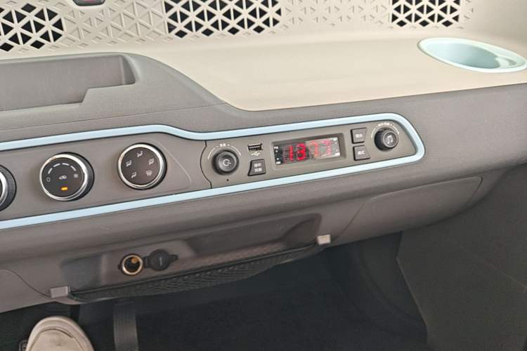 Used Dongfeng Fengon MINIEV 2022 Shishi Style Luxury Version Audio And AC Panel