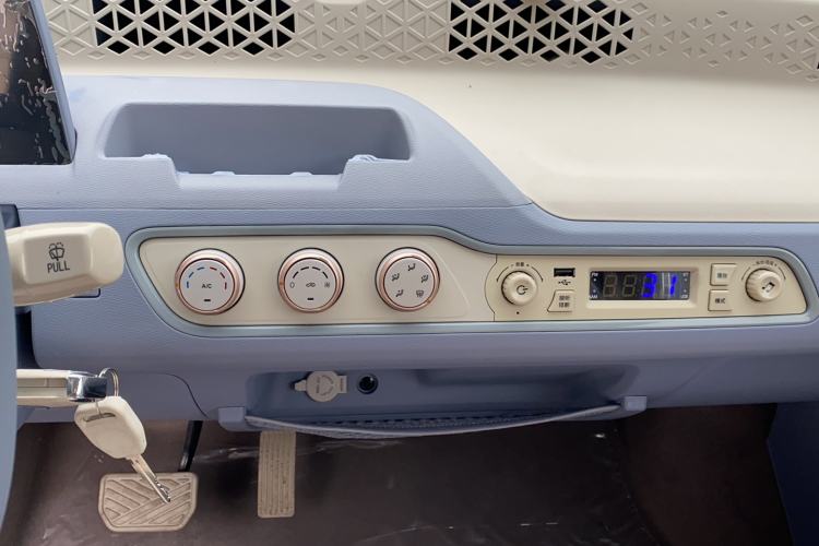 Used Dongfeng Fengon MINIEV 2022 Candy Edition Lightly Sweeted Audio And AC Panel