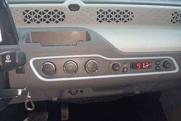 Used Dongfeng Fengon MINIEV 2022 Simple Style Comfort Version Audio And AC Panel