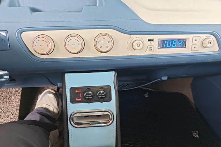 Used Dongfeng Fengon MINIEV 2022 Shishi Style Luxury Version Audio And AC Panel