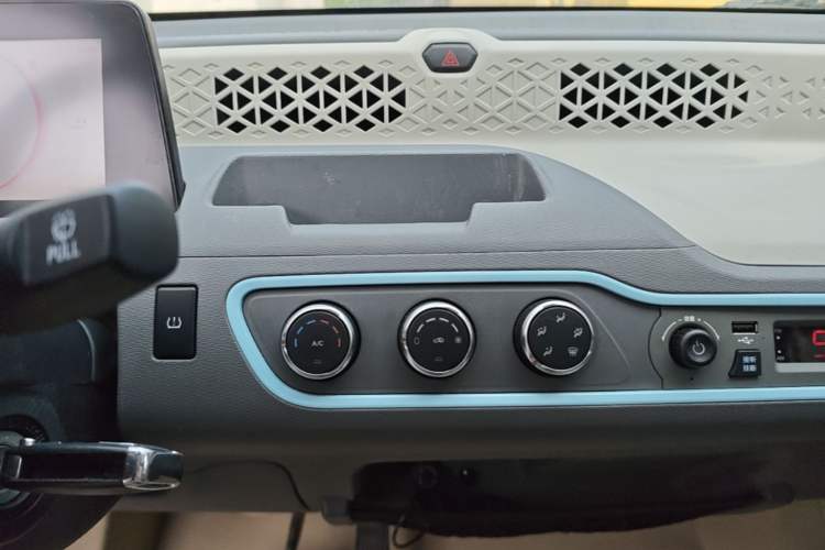 Used Dongfeng Fengon MINIEV 2022 Simple Style Comfort Version Audio And AC Panel