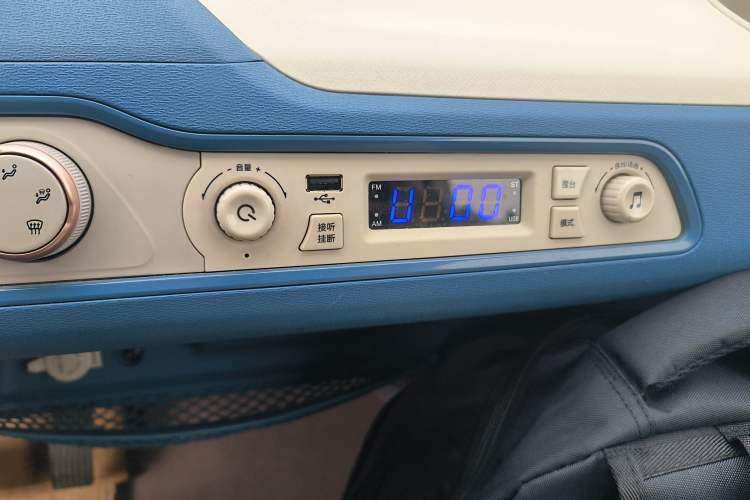 Used Dongfeng Fengon MINIEV 2022 Candy-Style Lollipop Audio And AC Panel