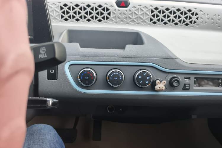 Used Dongfeng Fengon MINIEV 2022 Candy-Style Marshmallow Audio And AC Panel