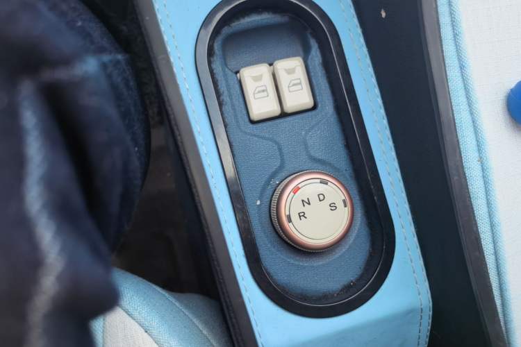 Used Dongfeng Fengon MINIEV 2022 Shishi Style Luxury Version Gear Lever
