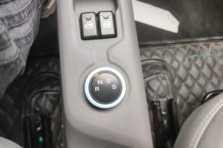 Used Dongfeng Fengon MINIEV 2022 Shishi Style Luxury Version Gear Lever