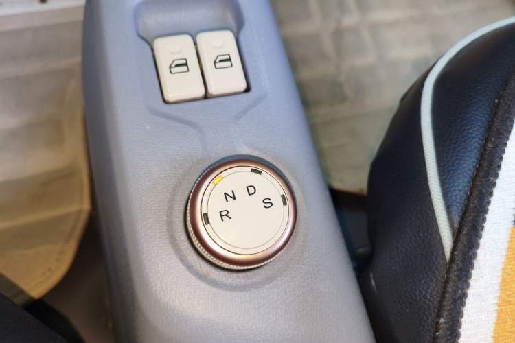 Used Dongfeng Fengon MINIEV 2022 Candy Edition Half-Sugar Gear Lever