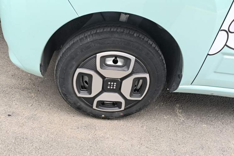 Used Dongfeng Fengon MINIEV 2022 Shishi Style Practical Version Left Front Wheel Hub