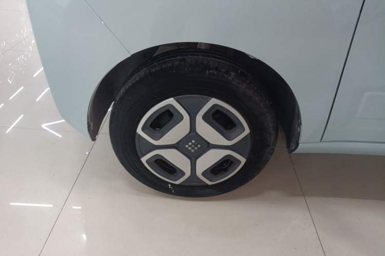 Used Dongfeng Fengon MINIEV 2022 Simple Style Comfort Version Left Front Wheel Hub