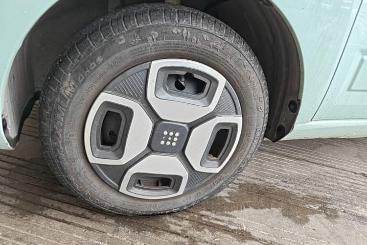 Used Dongfeng Fengon MINIEV 2022 Shishi Style Luxury Version Left Front Wheel Hub