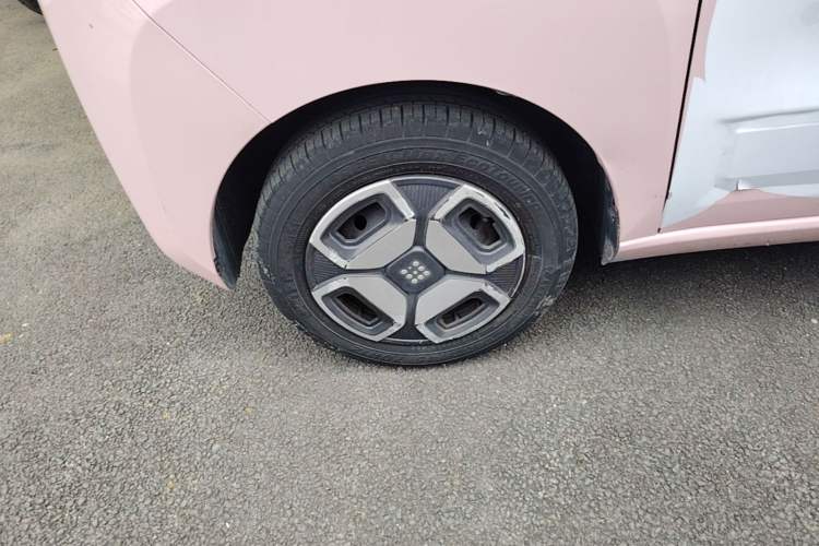 Used Dongfeng Fengon MINIEV 2022 Simple Style Comfort Version Left Front Wheel Hub