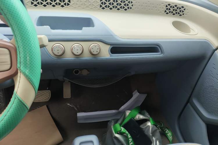 Used Dongfeng Fengon MINIEV 2022 Candy-Style Lollipop Audio And AC Panel