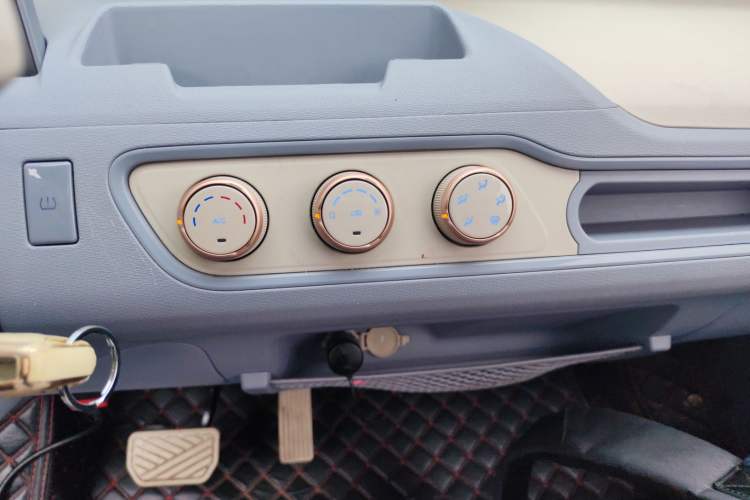 Used Dongfeng Fengon MINIEV 2022 Candy-Style Lollipop Audio And AC Panel