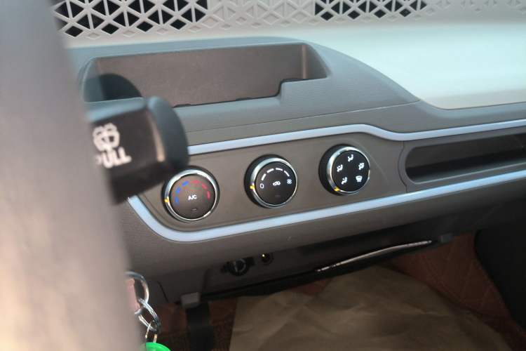 Used Dongfeng Fengon MINIEV 2022 Shishi Style Practical Version Audio And AC Panel