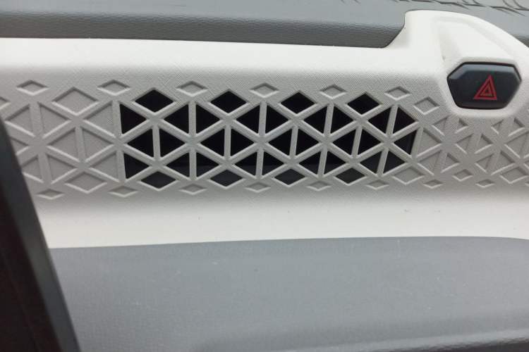 Used Dongfeng Fengon MINIEV 2022 Candy-Style Bubble Gum Audio And AC Panel