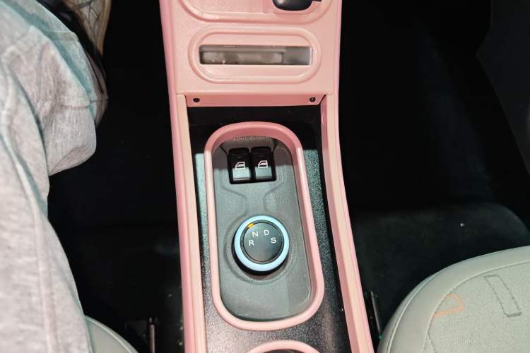 Used Dongfeng Fengon MINIEV 2022 Shishi Style Luxury Version Gear Lever