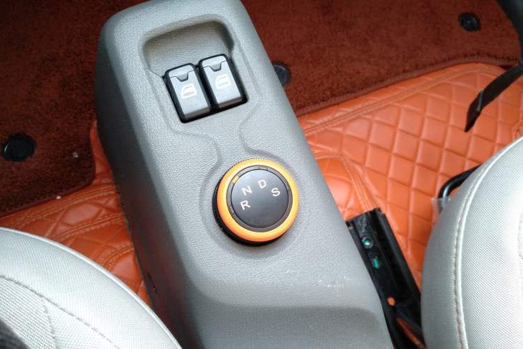 Used Dongfeng Fengon MINIEV 2022 Shishi Style Luxury Version Gear Lever