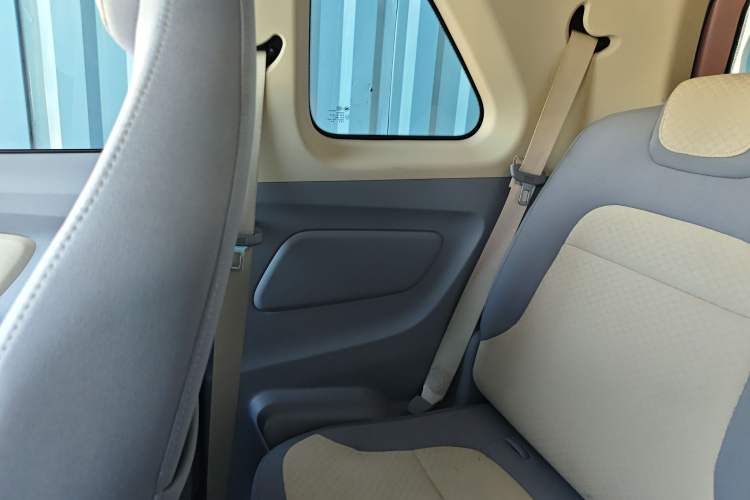 Used Dongfeng Fengon MINIEV 2022 Candy Edition Half-Sugar Interior 6