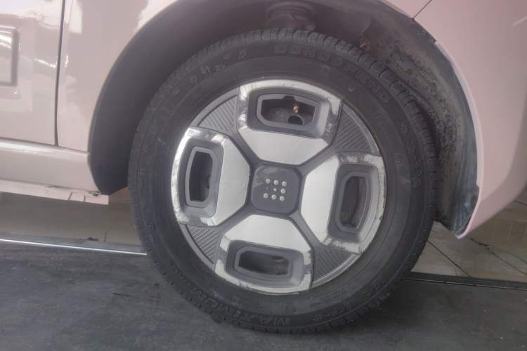 Used Dongfeng Fengon MINIEV 2022 Shishi Style Luxury Version Right Front Wheel Hub