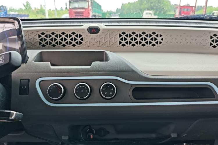 Used Dongfeng Fengon MINIEV 2022 Shishi Style Practical Version Audio And AC Panel