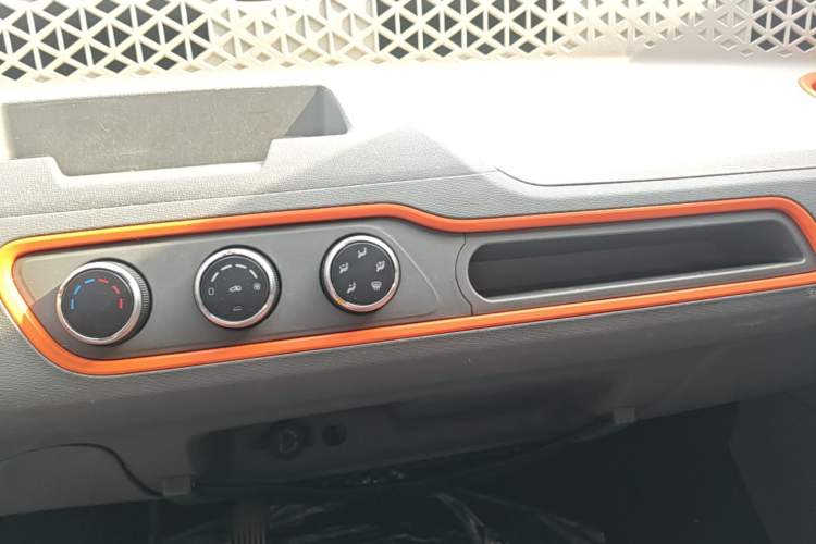 Used Dongfeng Fengon MINIEV 2022 Shishi Style Practical Version Audio And AC Panel
