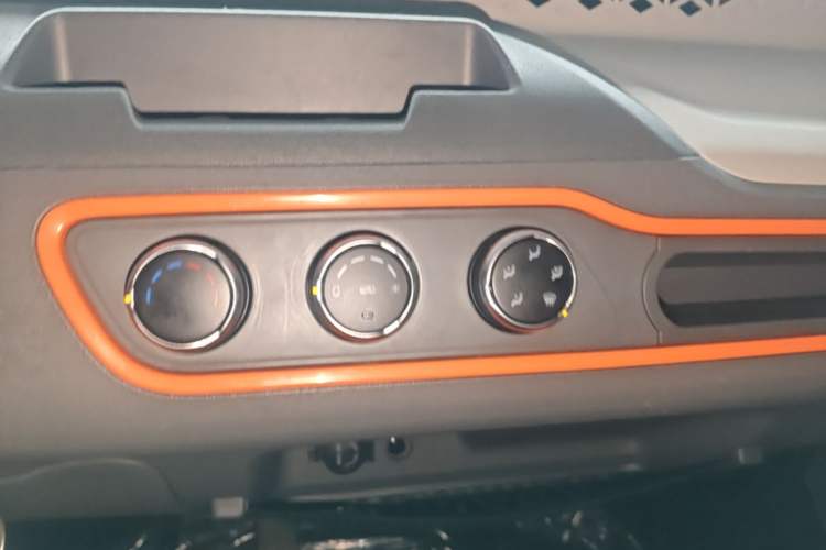 Used Dongfeng Fengon MINIEV 2022 Shishi Style Practical Version Audio And AC Panel