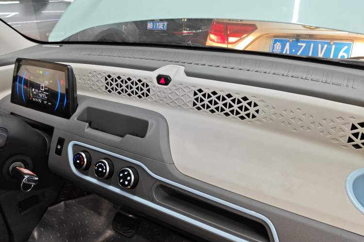 Used Dongfeng Fengon MINIEV 2022 Shishi Style Practical Version Audio And AC Panel