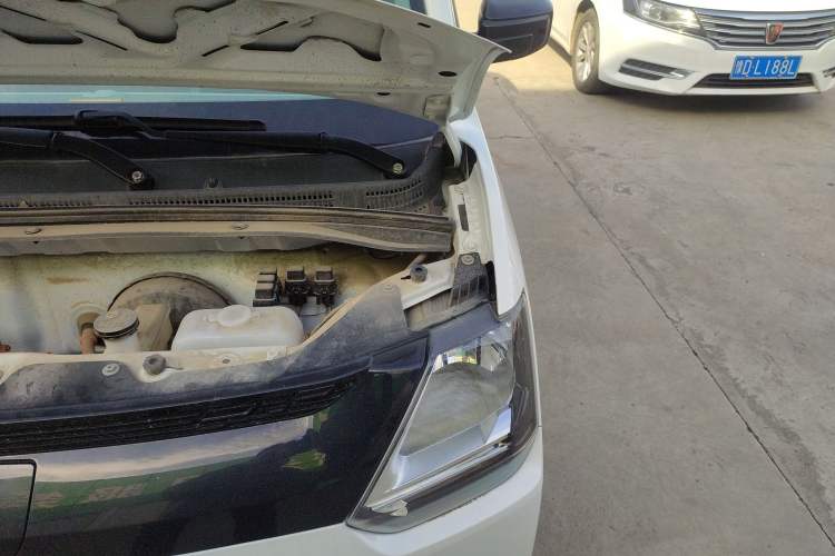 Used Dongfeng Fengon MINIEV 2022 Shishi Style Practical Version Engine Bay Left