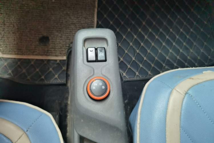 Used Dongfeng Fengon MINIEV 2022 Shishi Style Luxury Version Gear Lever