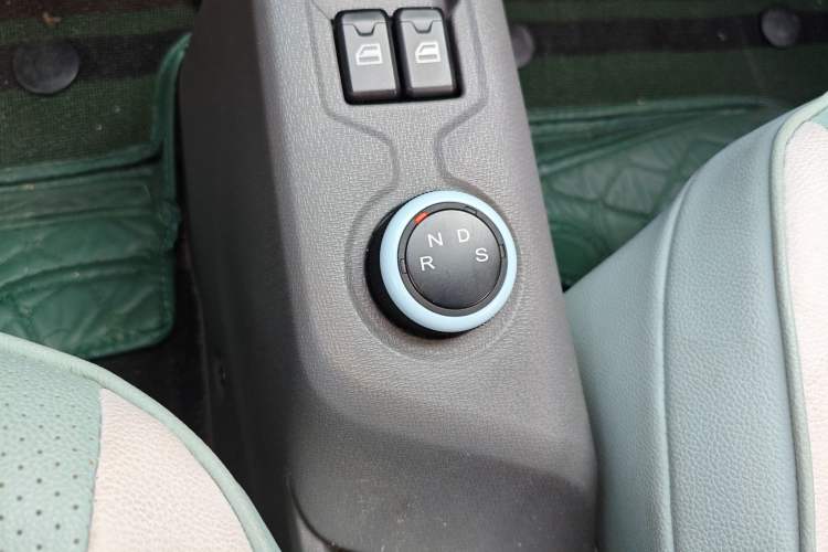 Used Dongfeng Fengon MINIEV 2022 Shishi Style Luxury Version Gear Lever
