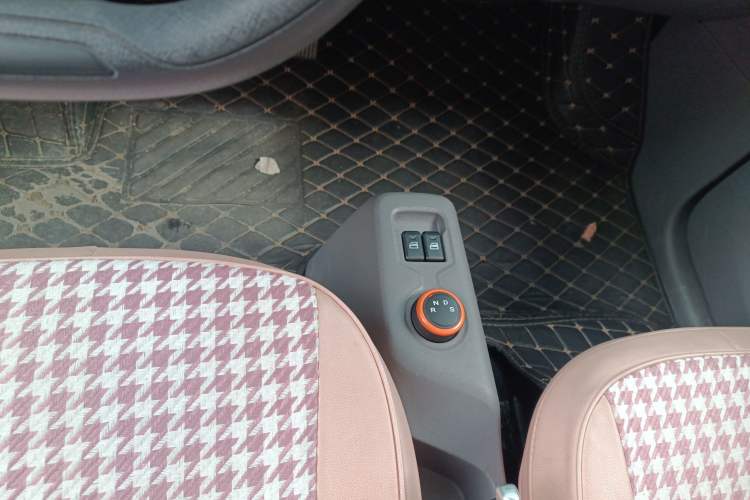 Used Dongfeng Fengon MINIEV 2022 Shishi Style Luxury Version Gear Lever