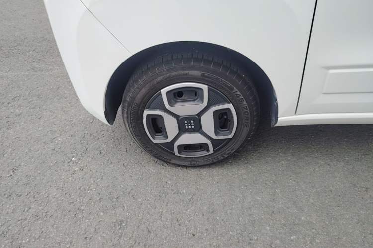 Used Dongfeng Fengon MINIEV 2022 Shishi Style Luxury Version Left Front Wheel Hub
