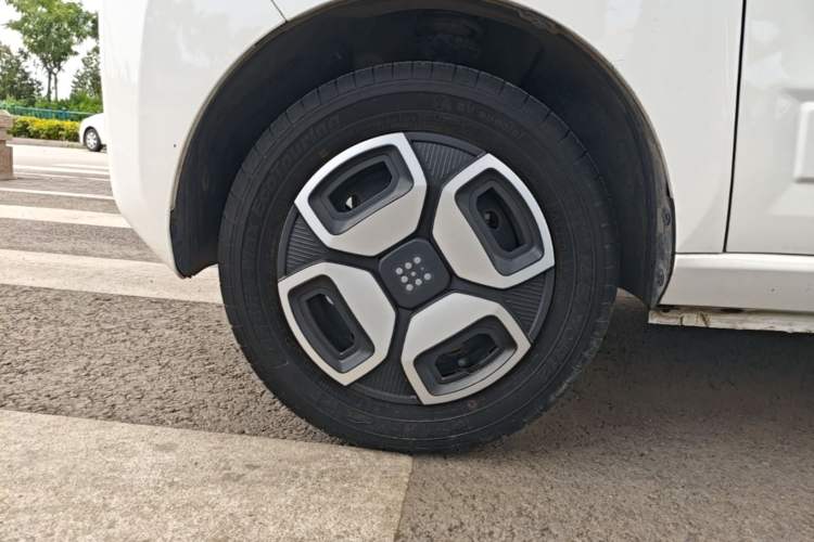Used Dongfeng Fengon MINIEV 2022 Shishi Style Practical Version Left Front Wheel Hub