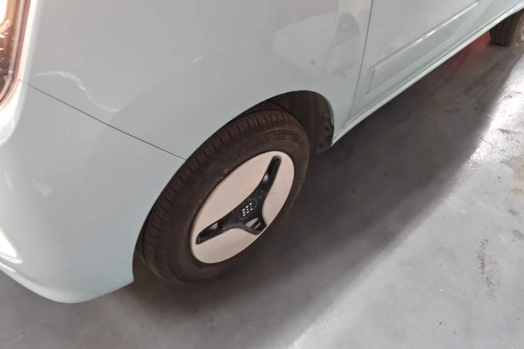 Used Dongfeng Fengon MINIEV 2022 Shishi Style Practical Version Left Front Wheel Hub