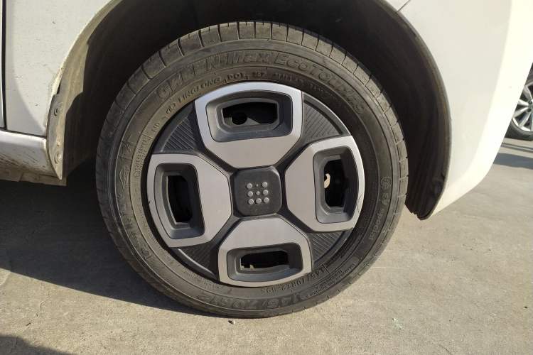 Used Dongfeng Fengon MINIEV 2022 Shishi Style Practical Version Right Front Wheel Hub
