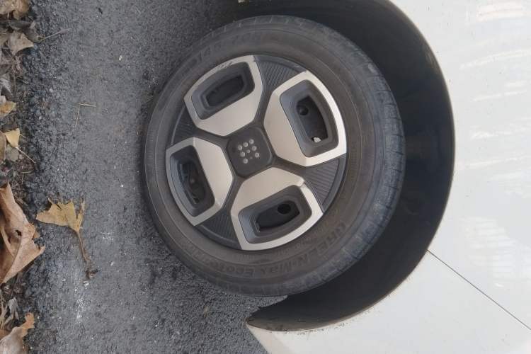 Used Dongfeng Fengon MINIEV 2022 Shishi Style Practical Version Right Front Wheel Hub