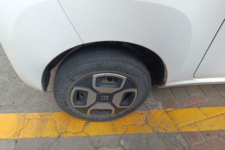 Used Dongfeng Fengon MINIEV 2022 Shishi Style Luxury Version Right Rear Wheel Hub