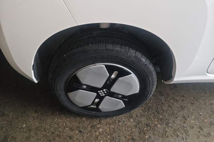 Used Dongfeng Fengon MINIEV 2022 Shishi Style Practical Version Right Rear Wheel Hub