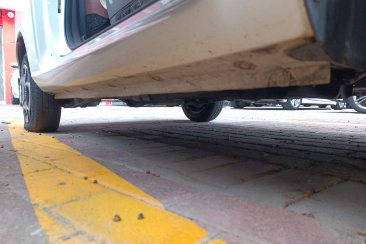 Used Dongfeng Fengon MINIEV 2022 Shishi Style Luxury Version Right Side Sill