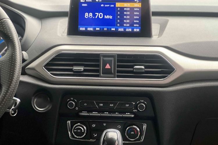 Used Dongfeng Fengon S560 2018 1.8L CVT Elite Model 7 Seats Interior 3