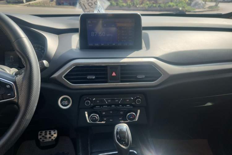 Used Dongfeng Fengon S560 2018 1.8L CVT Urban Model 5 Seats Audio And AC Panel
