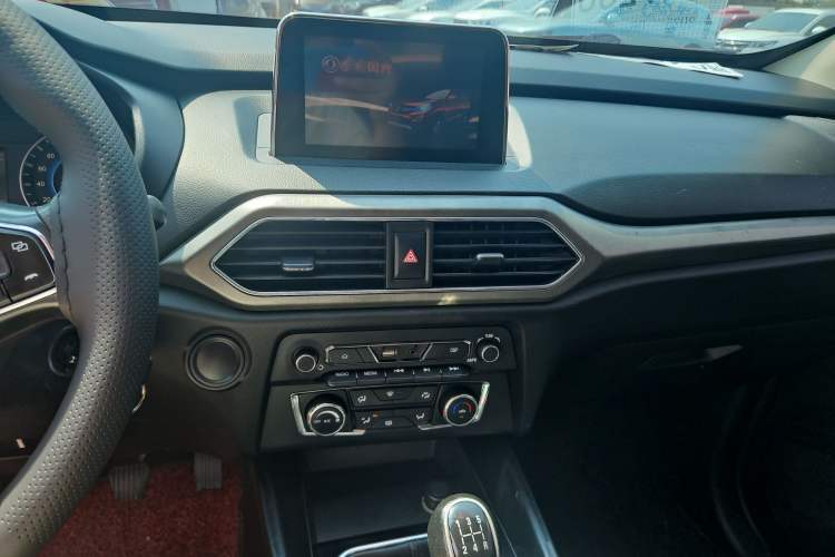 Used Dongfeng Fengon S560 2018 1.8L Manual Comfort 7-Seater Audio And AC Panel