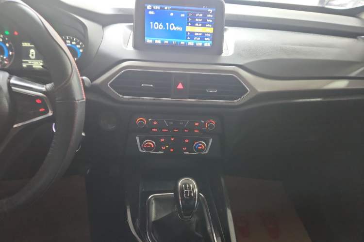 Used Dongfeng Fengon S560 2018 1.8L Manual Comfort 5-Seater China V Standard Audio And AC Panel