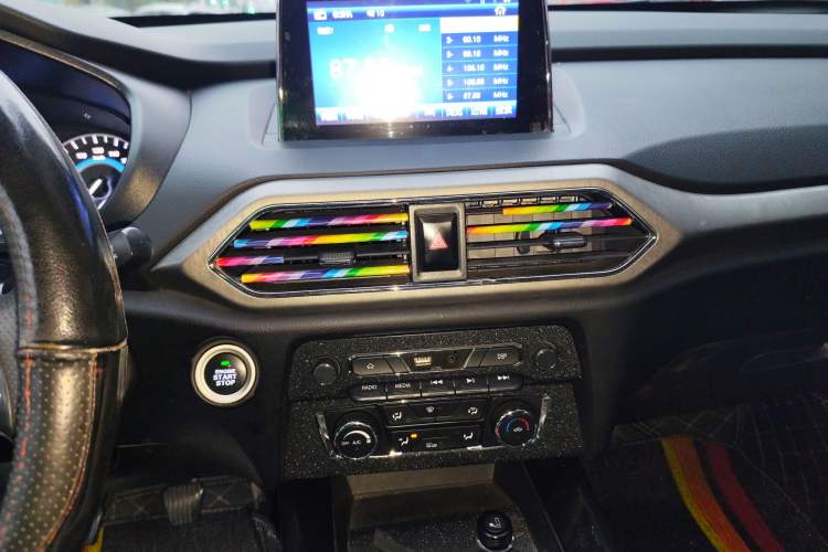 Used Dongfeng Fengon S560 2018 1.8L Manual Luxury 7-Seater Audio And AC Panel